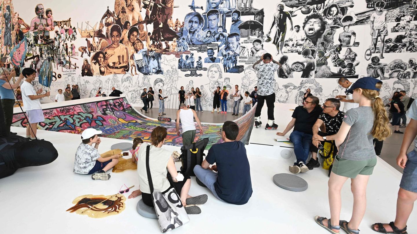 Kunstausstellung in Kassel: Die Kunstausstellung documenta ist zunächst für Fachbesucher geöffnet, ab dem 18. Juni steht sie allen Interessierten offen Die Kunstausstellung documenta ist zunächst für Fachbesucher geöffnet, ab dem 18. Juni steht sie allen Interessierten offen
