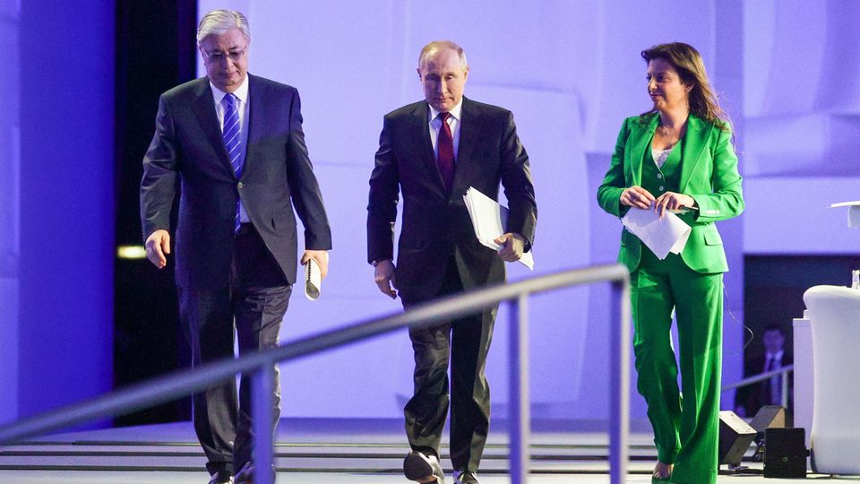 Kassym-Schomart Tokajew, Wladimir Putin und RT-Chefin Margarita Simonjan