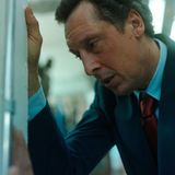 Der Beitrag von Regisseur Hüseyin Tabak erzählt von Feldmayer (Hans Löw), der im Antikenmuseum arbeitet und durch ein Versehen der Personalabteilung 23 Jahre den selben Raum bewachen muss. Mit der Zeit wird er verrückt, sein Wahn entzündet sich an der Marmorfigur "Der Dornauszieher". In der Folge verletzt Feldmayer unzählige Menschen mit einer Reißnagel im Fuß. Was erst nach seiner Pensionierung herauskommt. Die Staatsanwaltschaft beauftragt ein psychiatrisches Gutachten. Doch wer trägt eigentlich die Schuld: Feldmayer oder die Museumsdirektion, die ihm in dem gleichen Raum hat eingehen lassen? 