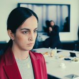 Die junge Anwältin Seyma (Ebru "Ebow" Düzgün) wird von ihren Kollegen gefeiert: Sie hat einen Verfahrensfehler entdeckt und somit einen verloren geglaubten Fall gewonnen. Doch der Preis ist hoch: Ein brutaler Menschenhändler kommt deswegen auf freien Fuß. Seyma kann sich über ihren Erfolg nicht freuen. Ihr Glaube an das Recht ist schwer erschüttert. Die Schriftstellerin und Filmemacherin Helene Hegemann führt Regie - und verleiht dem Film ihren ganz eigenen, aus "Axolotl Overkill" bekannten Sound.