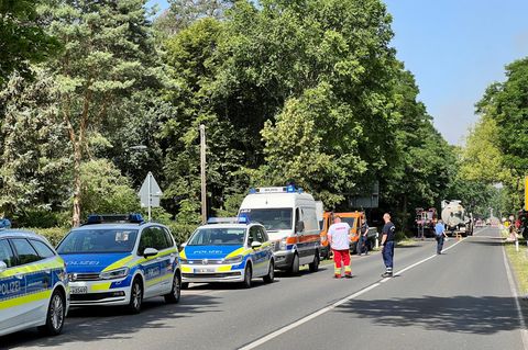 Die Polizei fordert Anwohner in Tiefenbrunn auf, ihre Häuser zu verlassen