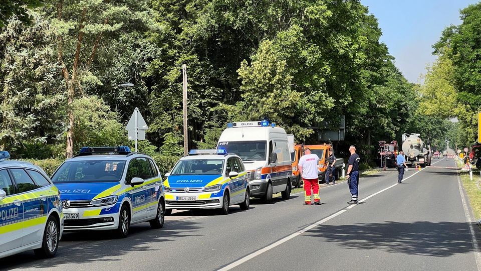 Die Polizei fordert Anwohner in Tiefenbrunn auf, ihre Häuser zu verlassen