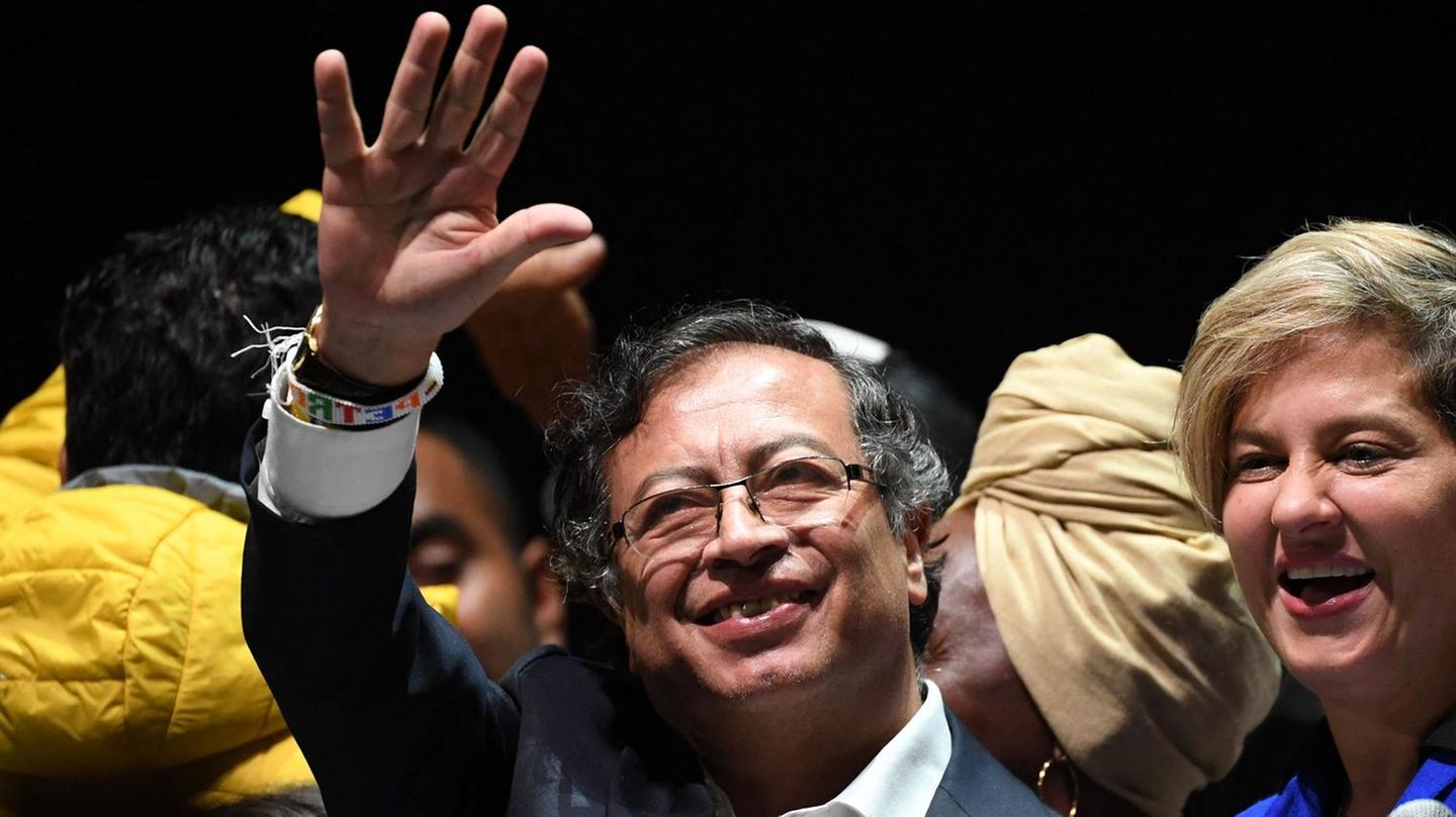 Colombia: Left-wing populist Gustavo Petro wins presidential election (video) Colombia: Left-wing populist Gustavo Petro wins presidential election (video)