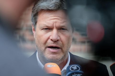 Robert Habeck (Grüne) äußert sich vor Medienvertretern zur aktuellen Debatte über Gaseinsparungen