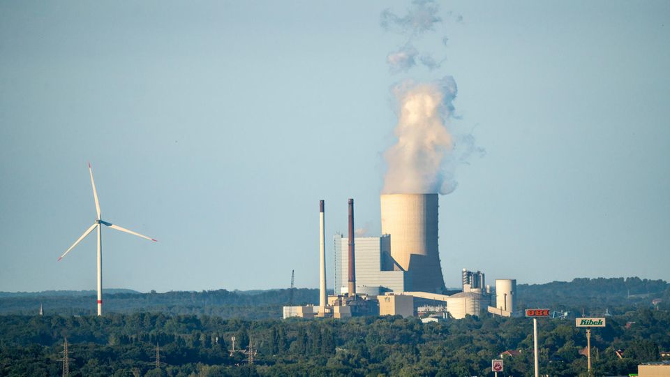 Das Steinkohlekraftwerk Datteln 4, betrieben von Uniper, am Dormtund-Ems-Kanal, Datteln, Deutschland