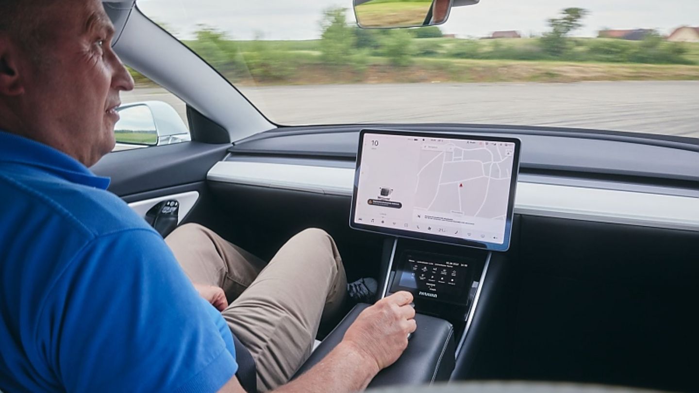 Technology This is how you will drive a car in the future: The steering wheel was yesterday