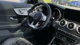 Im Cockpit des Mercedes entdeckt man auf den ersten Blick nichts 
Ungewöhnliches