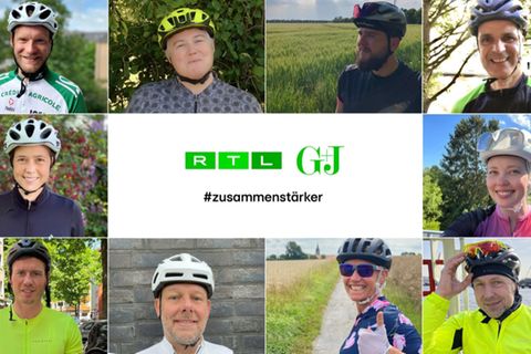 Radfahrer:innen mit Helmen