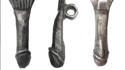 Britin findet mit Metalldetektor antikes Penis-Amulett