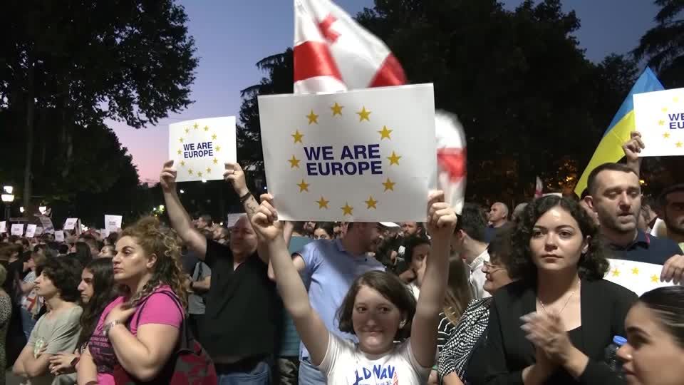 Video: "Wir sehen uns in der EU" - Pro-europäische Demonstrationen in Georgien