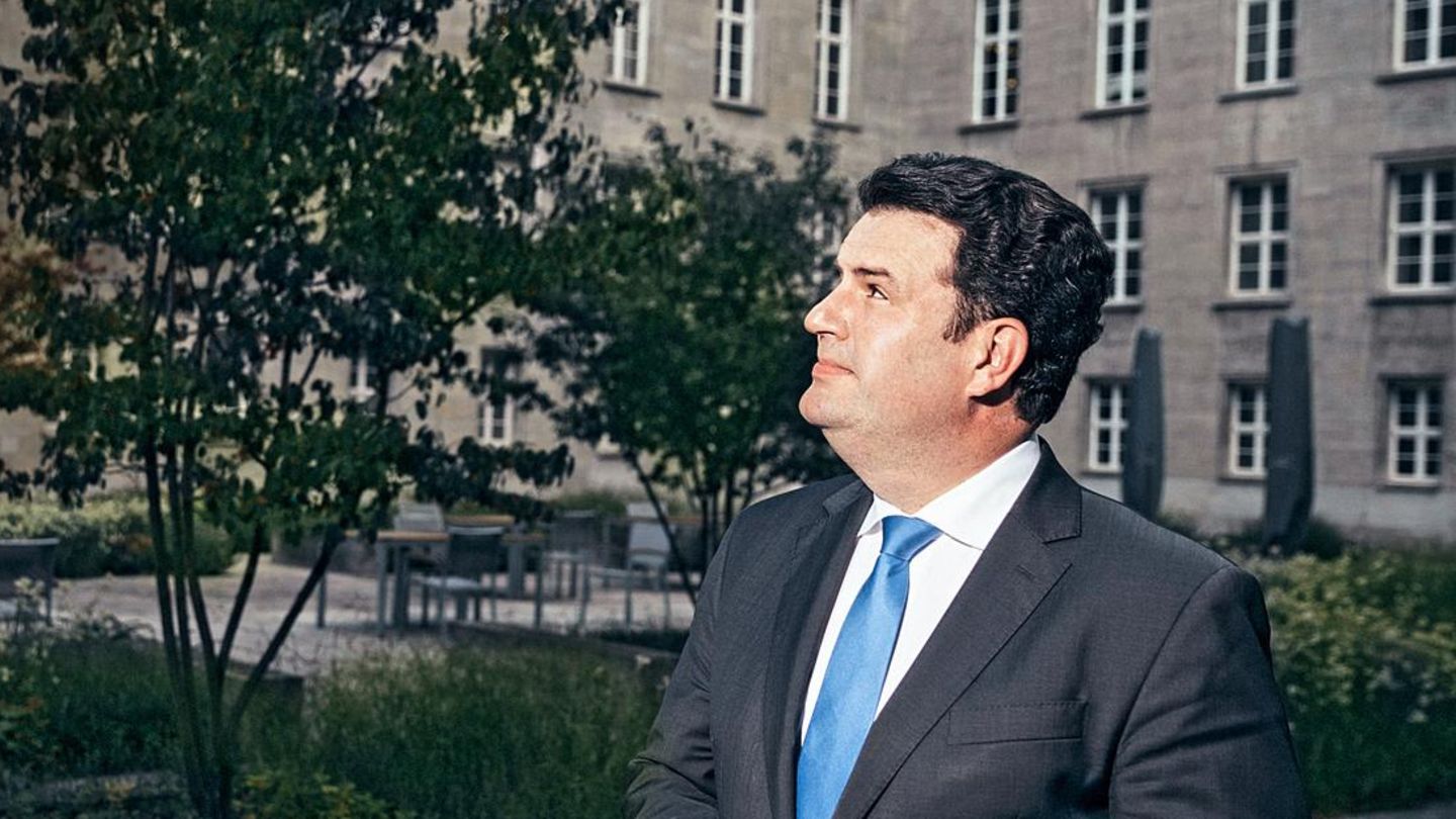 Hubertus Heil im Bundesministerium für Arbeit und Soziales Hubertus Heil im Bundesministerium für Arbeit und Soziales