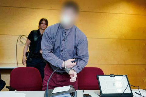 Angeklagter im Polizistenmord bei Kusel kommt in den Verhandlungssaal