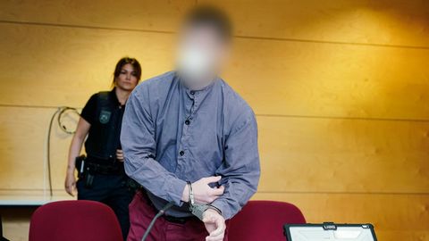 Angeklagter im Polizistenmord bei Kusel kommt in den Verhandlungssaal