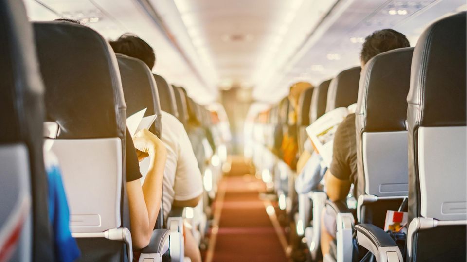 Sitze im Innenraum eines Flugzeugs
