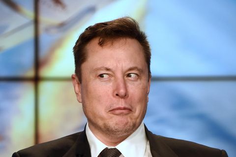 Elon Musk zieht eine Grimasse