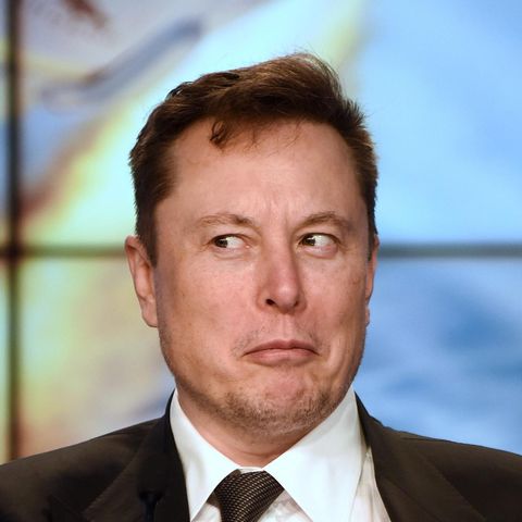 Elon Musk zieht eine Grimasse