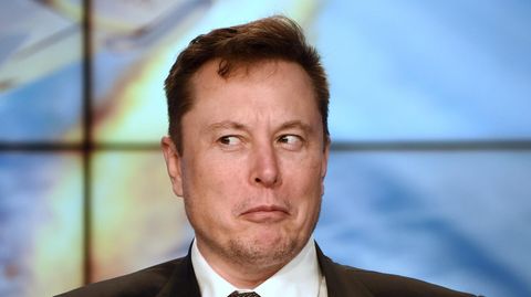 Elon Musk zieht eine Grimasse