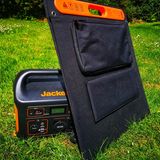 Autark ist man nur mit der Solartasche. Für die 500er reicht ein Panel.