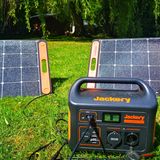 Die größere Box sollte mit zwei 100-Watt-Panels betrieben werden.