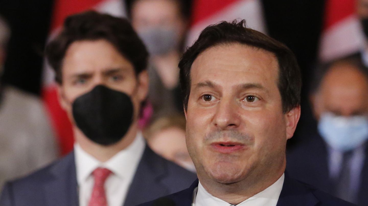 Canada: MPs get “panic buttons” for emergencies