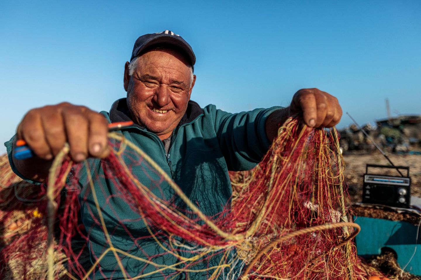 Vítor Silvestre fischt seit 49 Jahren in und vor der Ria-Formosa-Lagune. Er half, die beiden Meeresschutzgebiete auszuwählen – ist aber mit der Arbeit von Politik und Umweltschützern noch nicht zufrieden. Zu viel Bürokratie, findet er