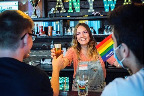 Zora Weinand engagiert sich in einem Queeren Jugendzentrum