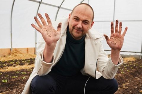 Küchenchef Daniel Humm aus dem "Eleven Madison Park" verkündet im Mai 2021 auf Instagram, dass er sein Restaurant komplett vegan umstellt. Ein Beben ging durch die Restaurantbranche. Das damals beste Restaurant der Welt scheint heute nur noch ein Abziehbild seiner selbst. Was ist passiert?