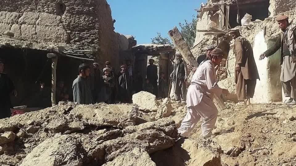 Video: Hunderte Opfer nach Erdbeben in Afghanistan - Zahl steigt rasant