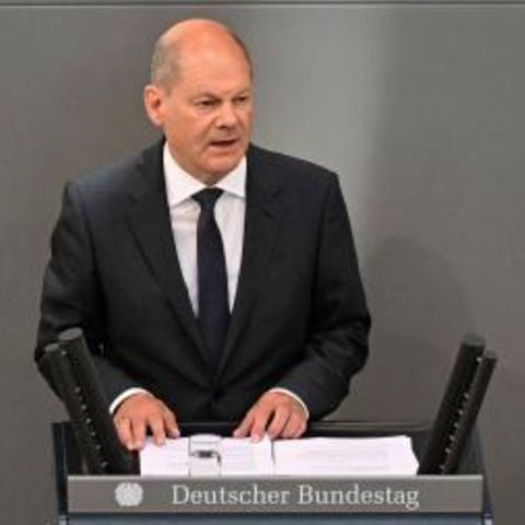 Kanzler Olaf Scholz hält Regierungserklärung im Bundestag