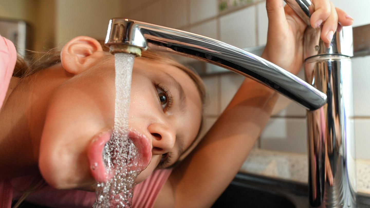 Warentest: Warum Wasserfilter komplett überflüssig sind