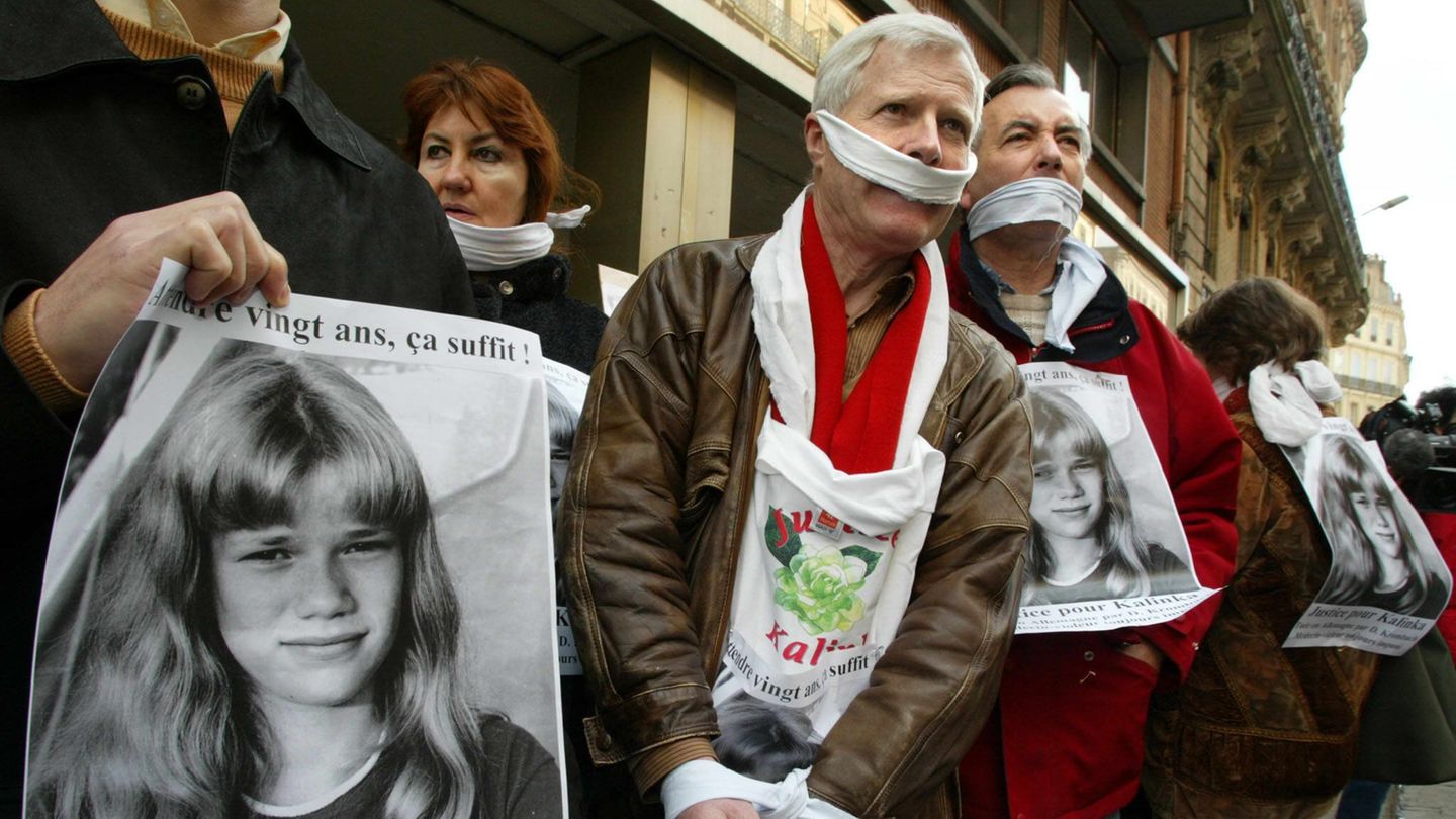Der Vater von Kalinka Bamberski 2002 vor dem deutschen Konsulat in Toulouse
