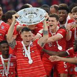 Der Nationalspieler feierte noch einmal eine deutsche Meisterschaft mit dem FC Bayern und macht nun rüber zum Rivalen Borussia Dortmund. Angeblich wechselt Süle, weil er sich nicht richtig wertgeschätzt fühlt bei den Bayern, was wohl nicht ganz falsch ist. Oder der BVB bot mehr Gehalt als der Rekordmeister. Kann auch sein.