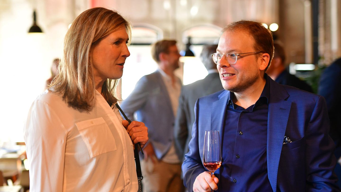 Sonja Schwetje, Chefredakteurin von n-tv, n-tv.de und Netzwerke bei RTL NEWS, und Bernd Hellermann, Chief Publishing Officer bei RTL Deutschland