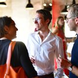 Von links: Isabell Hülsen, "Der Spiegel"-Redakteurin und Preisträgerin in der Kategorie "Geschichte des Jahres" und die Investigativjournalisten Bastian Obermayer und Frederik Obermaier