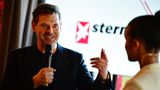 Gregor Peter Schmitz, Vorsitzender der stern-Chefredaktion, im Gespräch mit RTL Moderatorin Charlotte Maihoff. Vier herausragende journalistische Arbeiten wurden am Mittwochabend im Rahmen einer feierlichen Preisverleihung mit dem STERN Preis 2022 ausgezeichnet.
