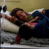 Verletzte Kinder in einem Krankenhaus.