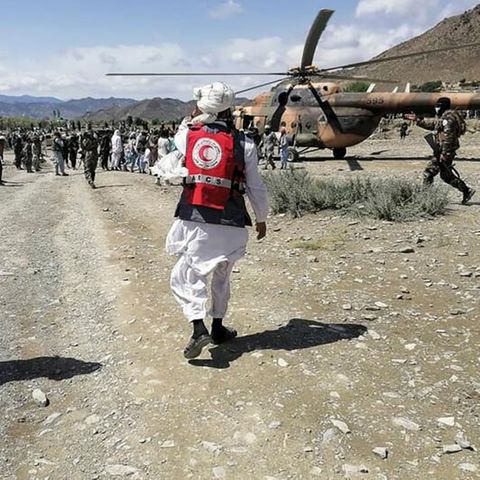 Hilfskräfte des Roten Halbmonds im Erdbebengebiet