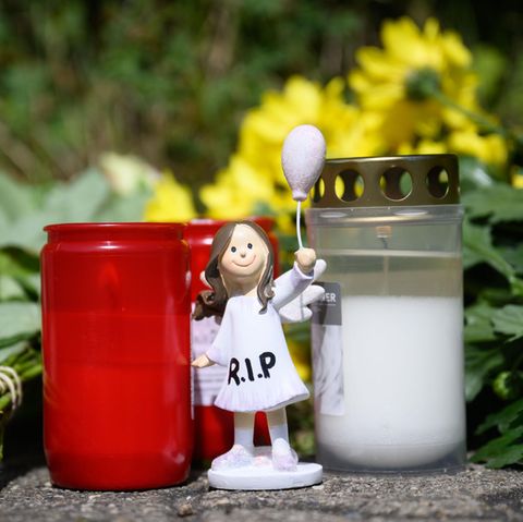 Blumen und Kerzen am Leichenfundort in Salzgitter