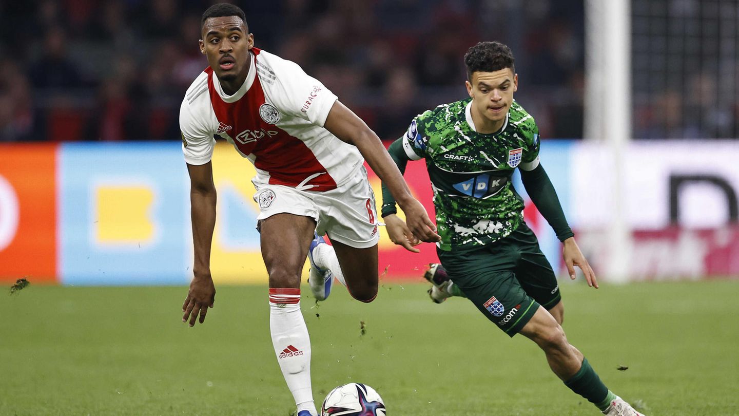 Ajax Amsterdam gibt in dieser Transferperiode einige Spieler an die Bundesliga ab. Dazu gehört das Mittelfeld-Talent Ryan Gravenberch, das nach München wechselt. Mit seinen 19 Jahren gilt der Niederländer als Investition in die Zukunft, ist aber schon so gut, dass er gleichzeitig den Konkurrenzdruck auf Kimmich oder Goretzka erhöht, was den Bayern ja vielleicht guttut.