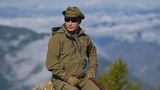 Putin – der Bergbezwinger. Pilze und Beeren sind dem Kreml-Chef nicht genug. Es muss Action her. 