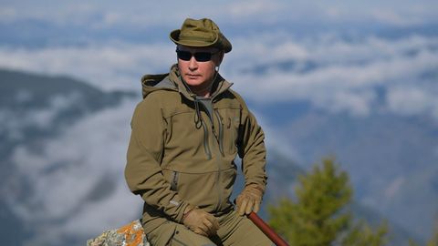 Wladimir Putin – der Bergbezwinger. Pilze und Beeren sind dem Kreml-Chef nicht genug. Es muss Action her. 