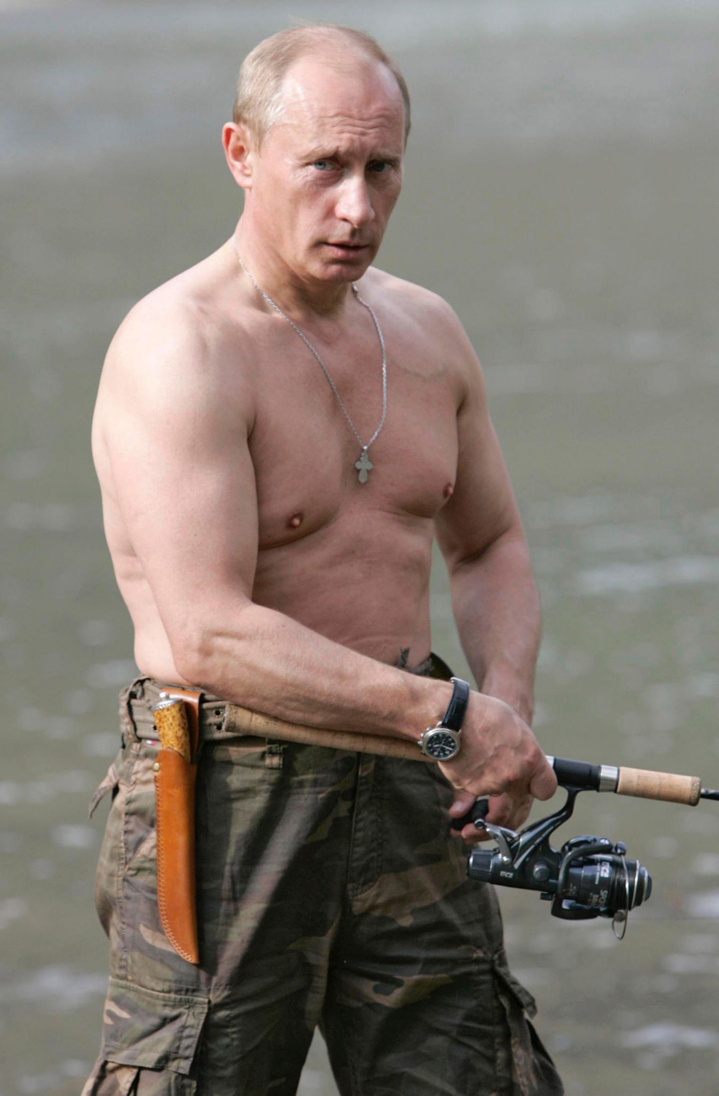 Bereits 2007 schmeißt sich Putin mit nacktem Torso in Pose. Zwischen dem offenherzigen Bildern liegen zehn Jahre. Aber Putin ist immer noch Präsident. 