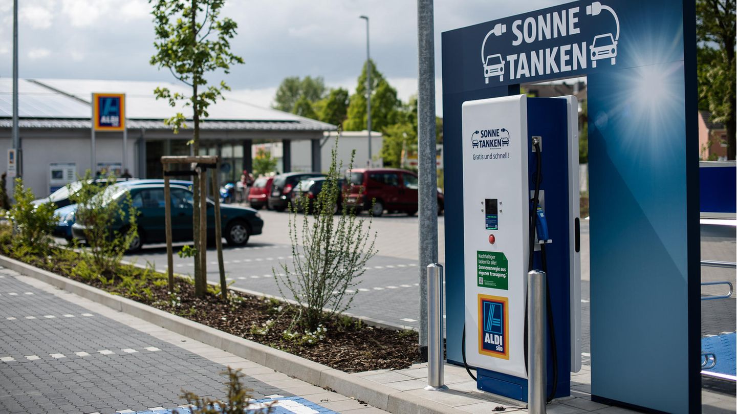 Charging stations at Aldi are now subject to a charge – what customers need to know