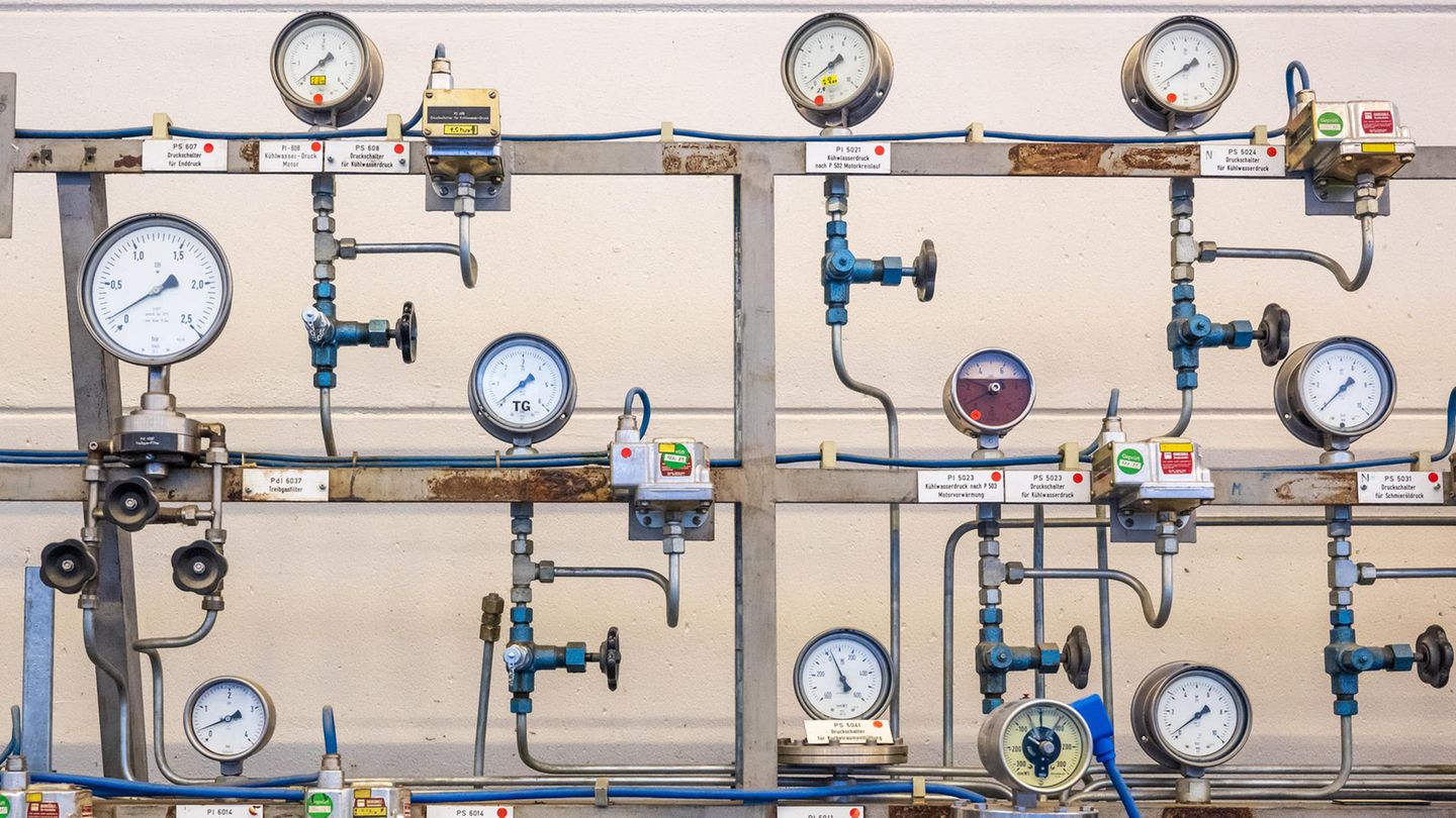 Analoge Anzeigen am Gasspeicher im bayerischen Wolfersberg