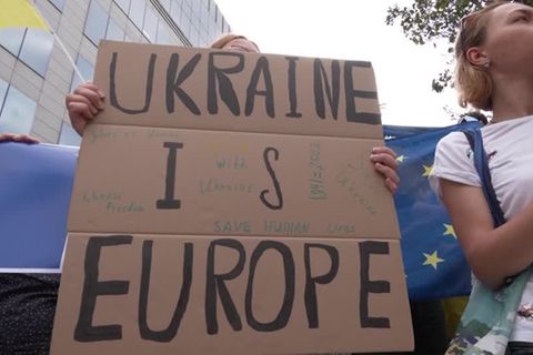 Video: Ukraine und Moldau sind EU-Kandidaten - "Historische Entscheidung"