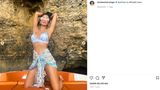Anfang Juni feierte Sängerin Nicole Scherzinger das Thronjubiläum der Queen in London, danach ging es für die 43-Jährige weiter nach Ibiza und Formentera. Auf den Balearen genießt die Amerikanerin Schlammbäder und Bootsausflüge mit ihrem Rugby-Freund Thom Evans. Designer Julien Macdonald ist ebenfalls mit von der Partie. "Der Sommer hat offiziell begonnen", kommentierte Scherzinger.