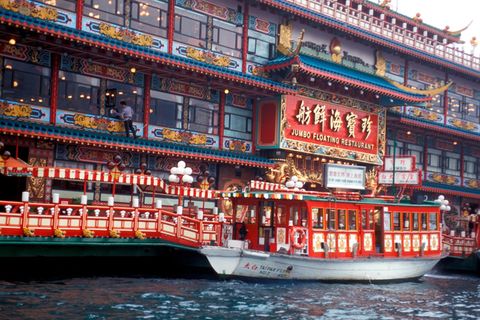 Die "Jumbo Kingdom" im Hafen von Hongkong