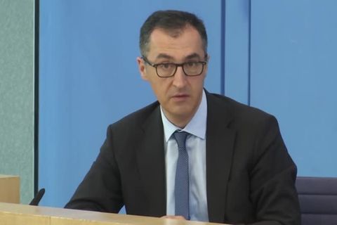 Video: Özdemir: Kooperation zur Bekämpfung von globaler Hungerkrise