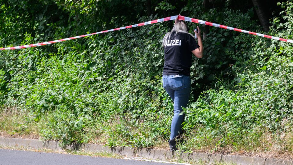 Polizei am Fundort der Leiche in Salzgitter-Fredenberg