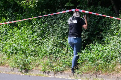 Polizei am Fundort der Leiche in Salzgitter-Fredenberg